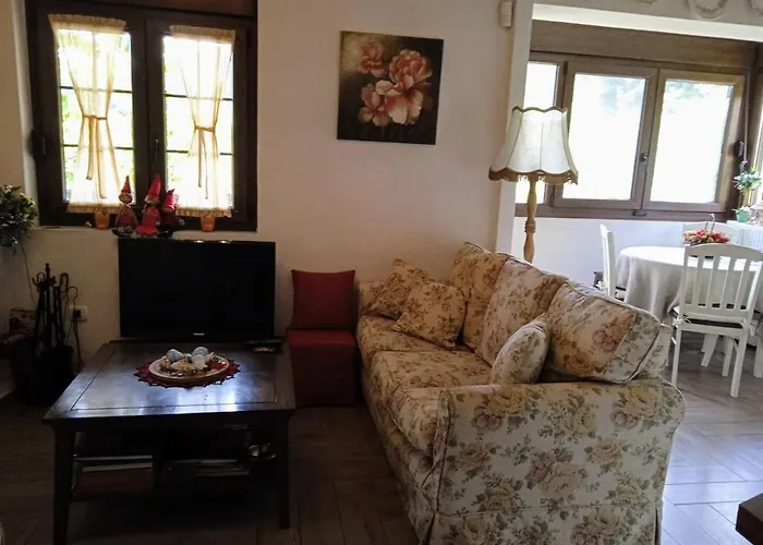 House In The Forest Nyaraló